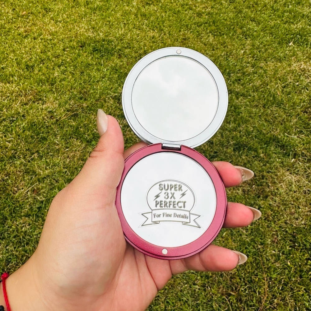 Red Compact Mirror - Picture 2 of 4